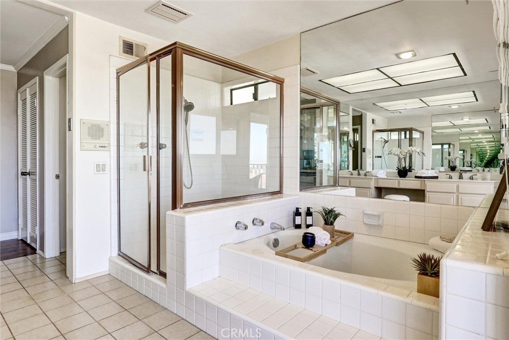 1 Saint Tropez, Newport Beach CA 92660 - Photo 46