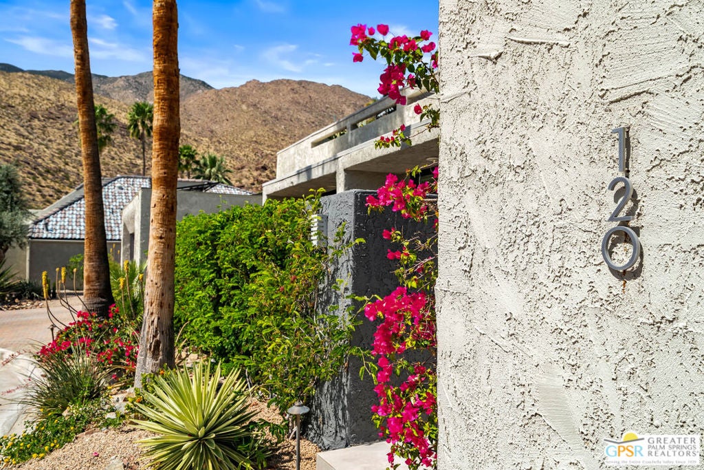 120 E Perlita Circle