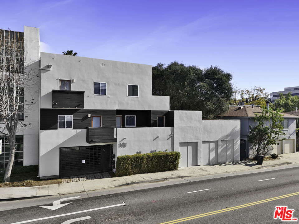 1411 Cloverfield Boulevard
