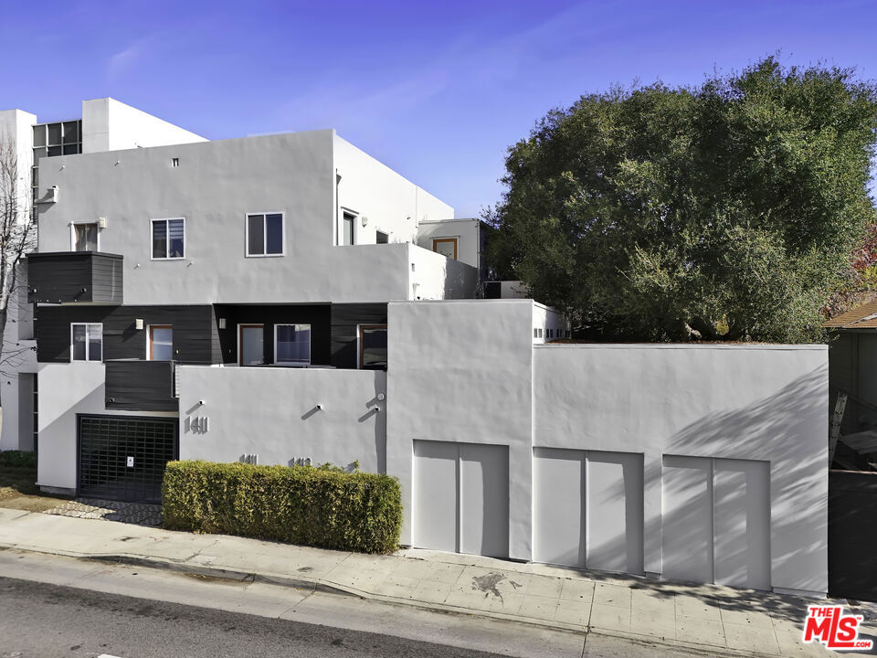 1411 Cloverfield Boulevard