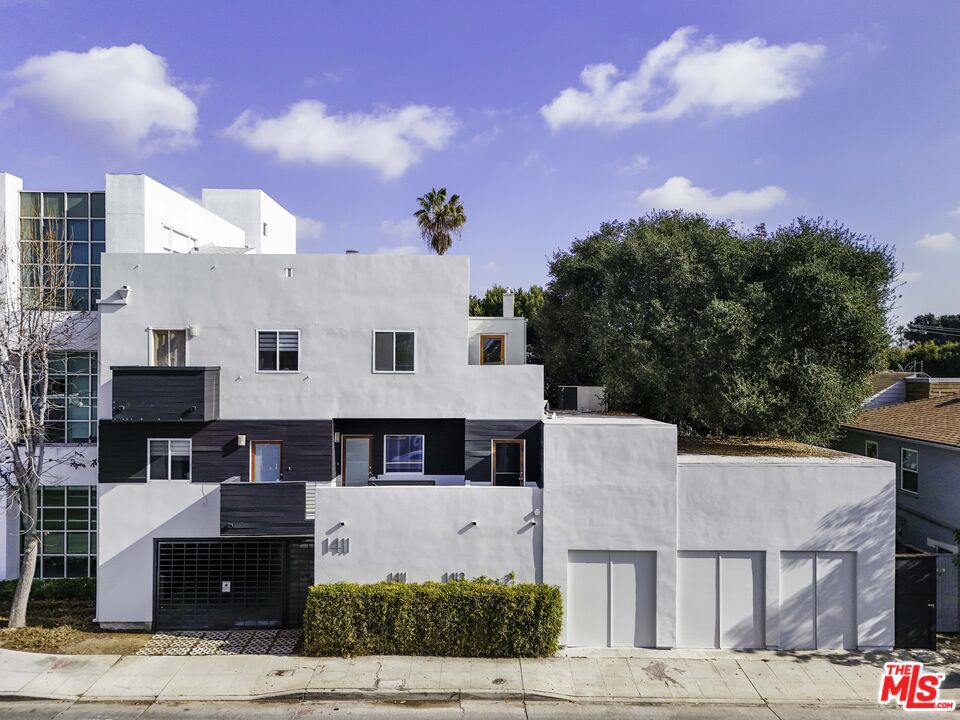1411 Cloverfield Boulevard