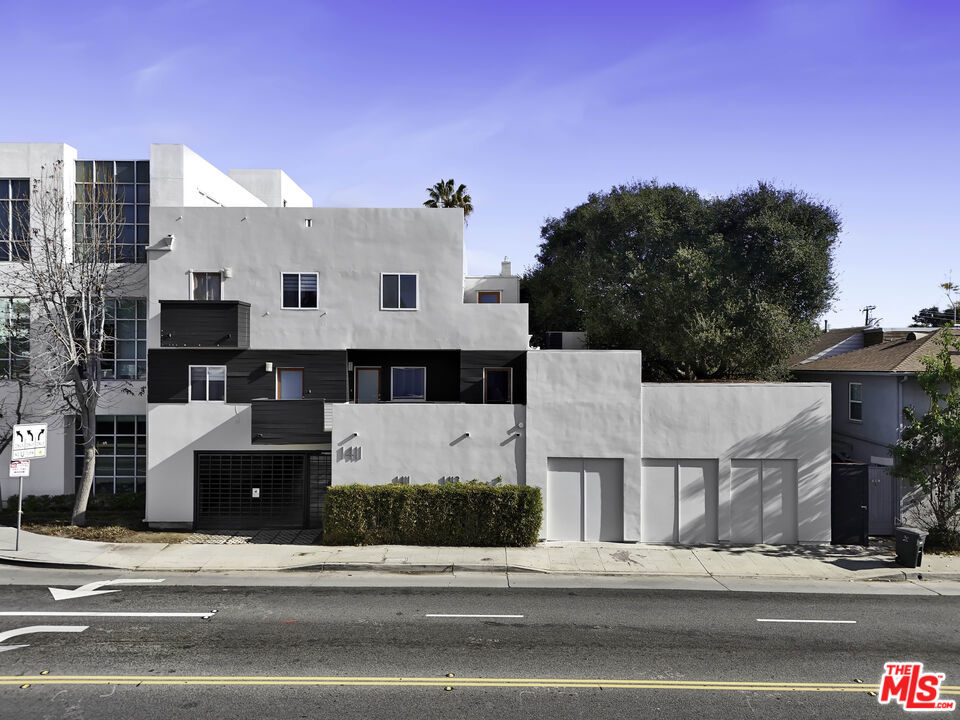 1411 Cloverfield Boulevard