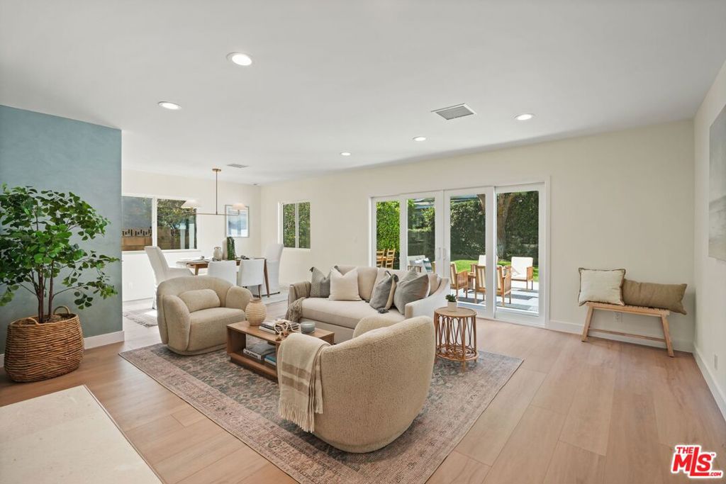 13111 Magnolia Boulevard