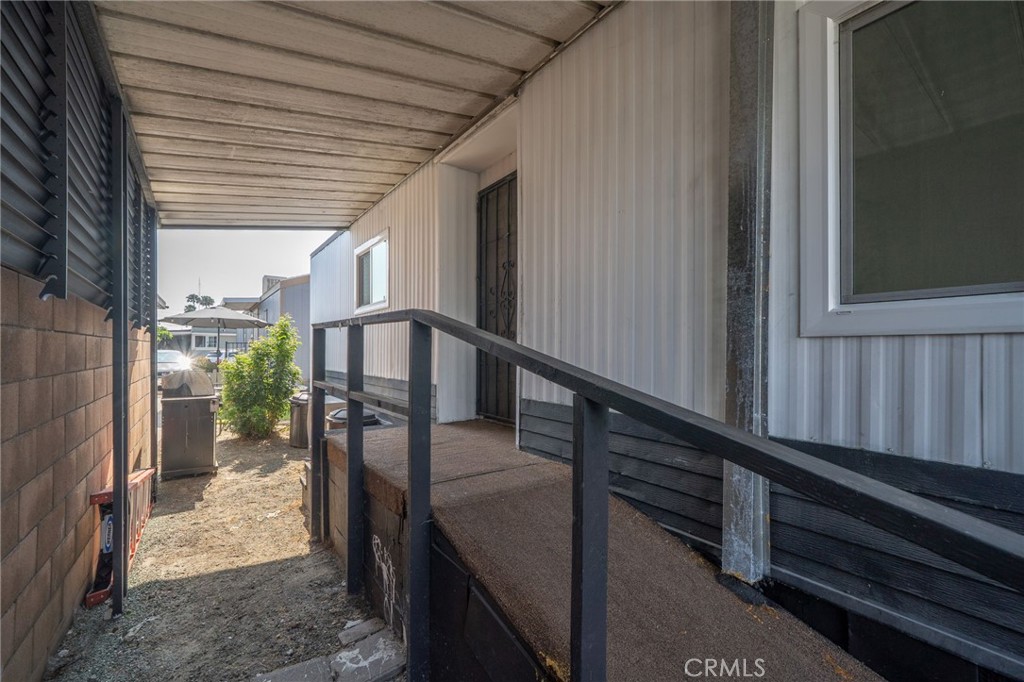 1661 Puente Avenue 15