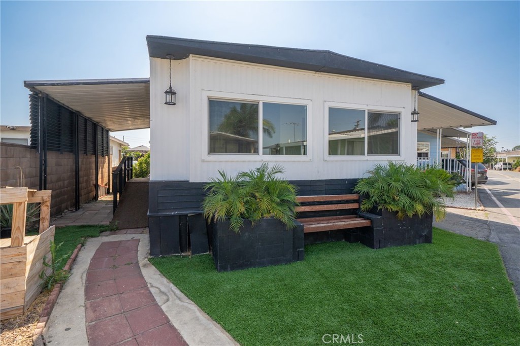 1661 Puente Avenue 15