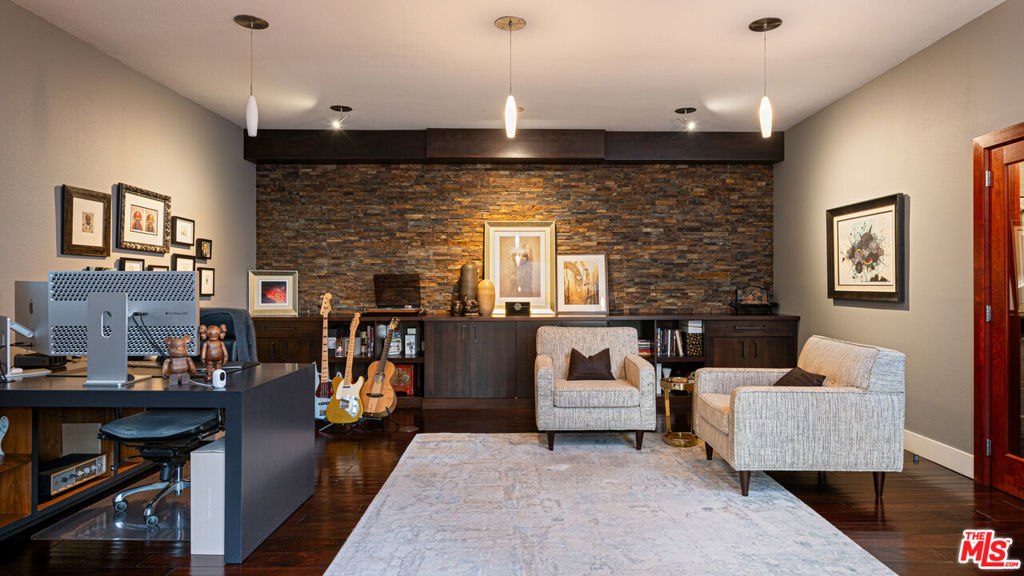5677 spreading oak drive