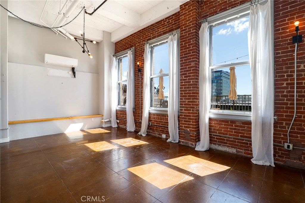 Photo of 215 W 7th St, Los Angeles, CA 90014 (MLS # BB26077860)