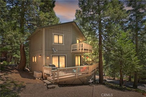 Photo of 305 Cedarbrook Drive, Twin Peaks, CA 92391 (MLS # IG25157978)