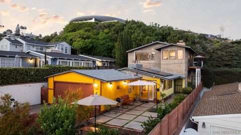 Photo of 5643 Linda Rosa Ave Ave, La Jolla, CA 92037 (MLS # 250043981SD)