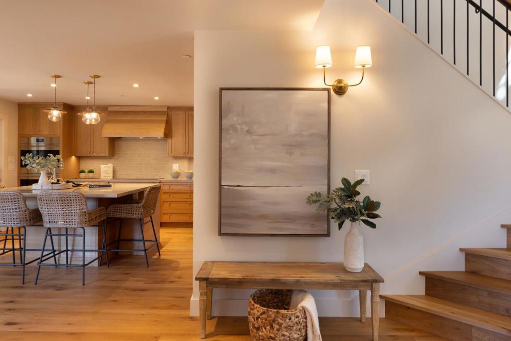 4 Oak Knoll Way