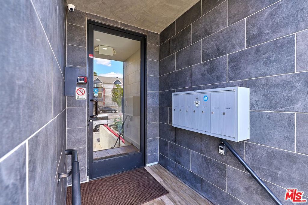 14550 Burbank Boulevard