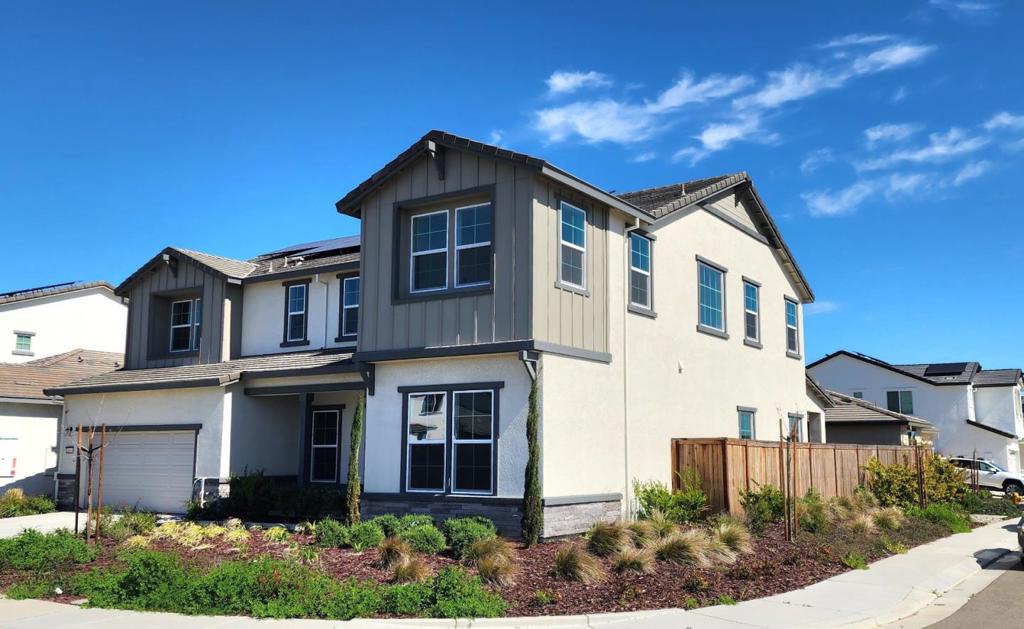 1490 Spanish Oak Avenue