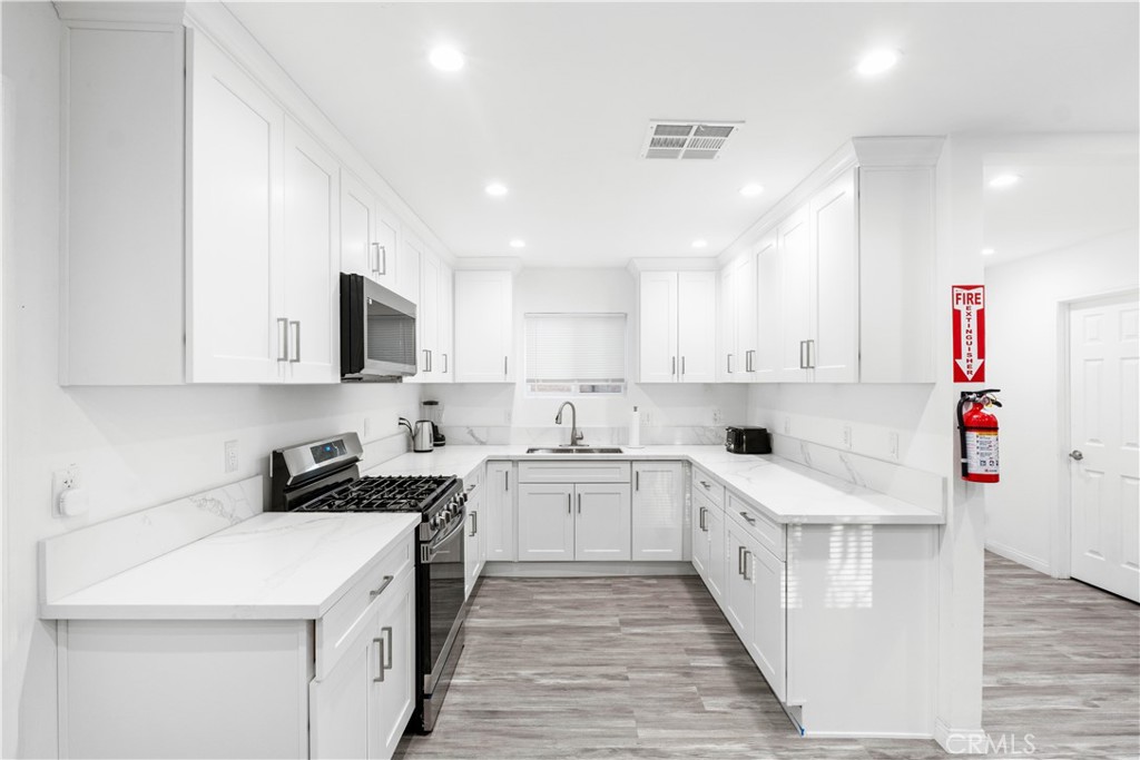 6738 Coldwater canyon