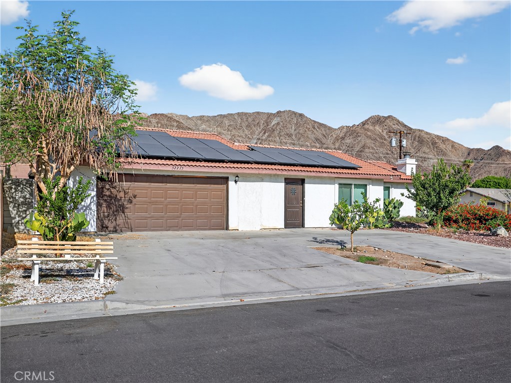 52275 Avenida Vallejo