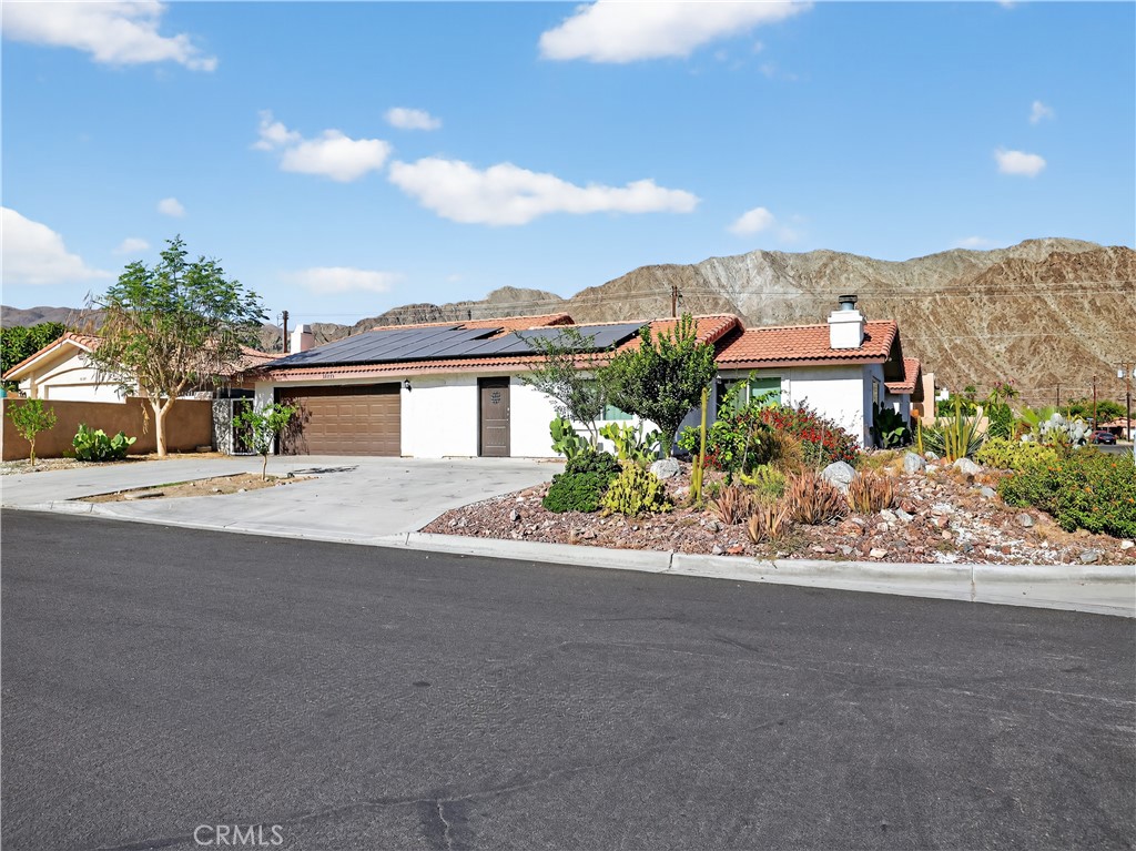 52275 Avenida Vallejo