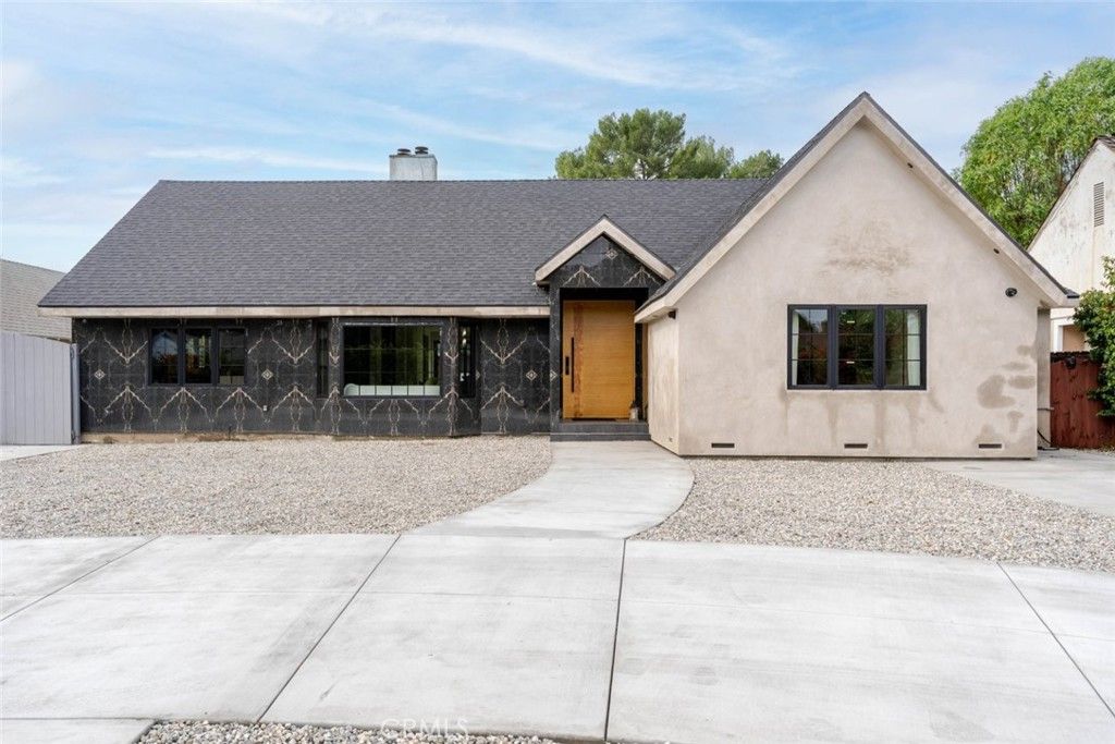 Photo of 6849 Firmament Avenue, Van Nuys, CA 91406 (MLS # SR26031935)