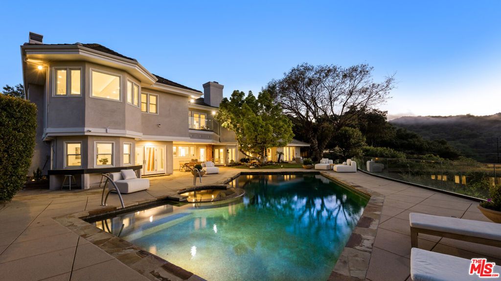 Photo of 3123 Stone Oak Drive, Los Angeles, CA 90049 (MLS # 25563223)