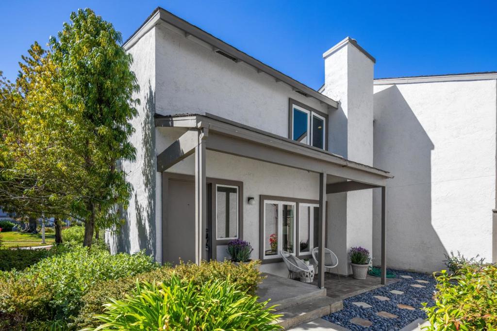 Every once in a while special property comes along that evokes joy and warmth inside and out. This is one of those homes. Exquisitely located in the community of Winston Square, this townhome boasts 1,380 sq. ft of living space, with 3 bedrooms, including primary suite, 2.5 baths, formal living room with a fireplace, recessed lighting throughout, eat-in kitchen with gorgeous cabinetry, dual paned windows, new floors throughout and freshly painted. This home has been renovated throughout and will take your breath away soon as you enter the front door! The Square boasts 2 swimming pools, playgrounds, recreation center, and low dues of only $275 per month. Easy access to 101, SFO, San Francisco, Silicon Valley, shopping, reastaurants, partks and transportation, plus highly acclaimed Foster City Schools. Home is where your story begins. . . Imagine this that makes you smile!