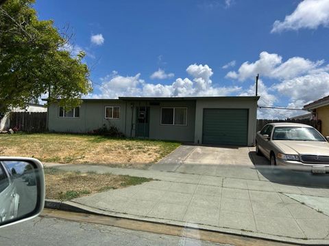 Photo of 452 Vallejo Street, Salinas, CA 93906 (MLS # ML82017072)
