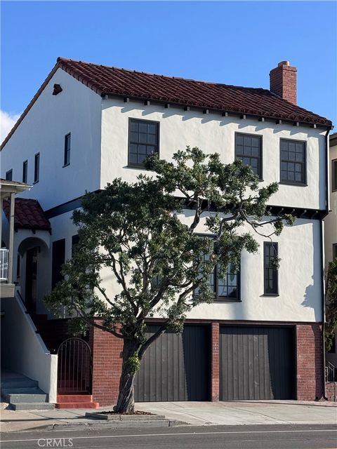 Photo of 401 15th Street, Manhattan Beach, CA 90266 (MLS # SB26101495)