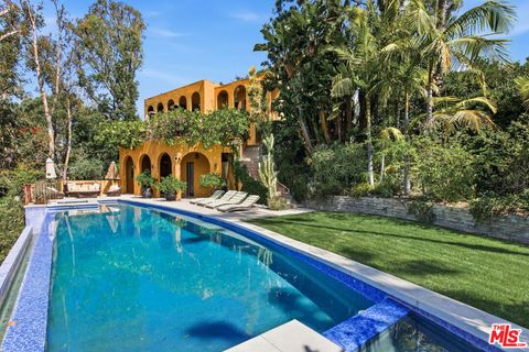 Photo of 6203 Temple Hill Drive, Los Angeles, CA 90068 (MLS # 26810151)