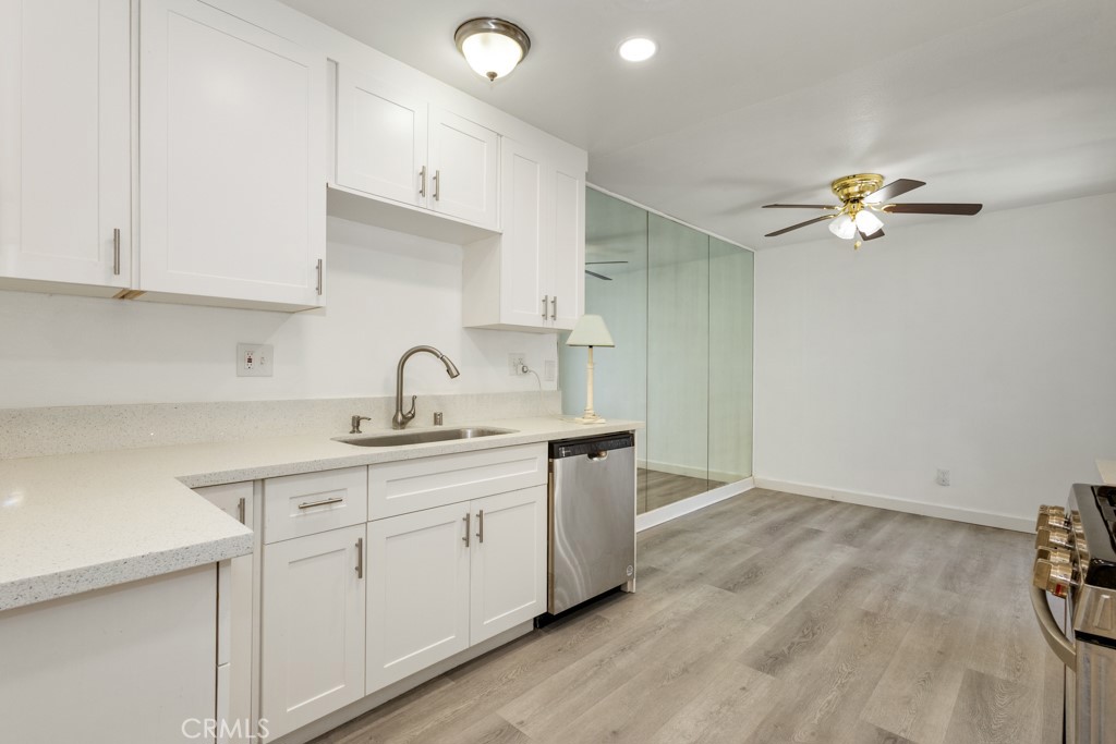 1239 E Bell