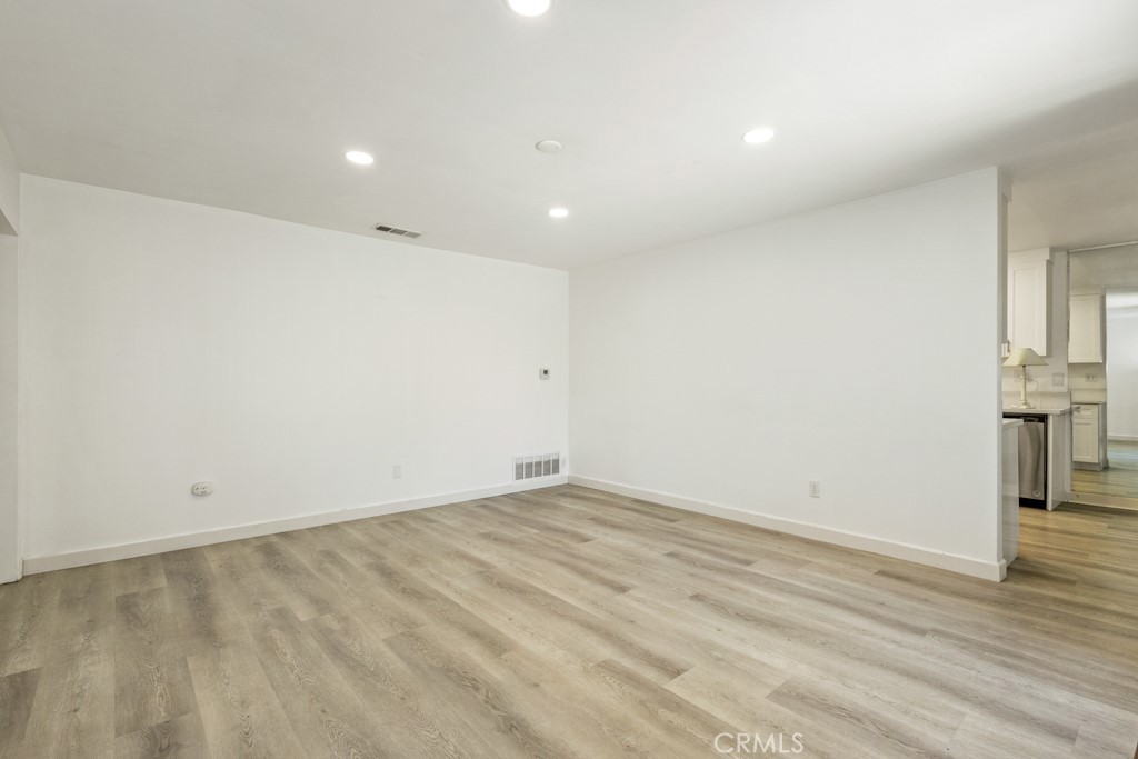 1239 E Bell
