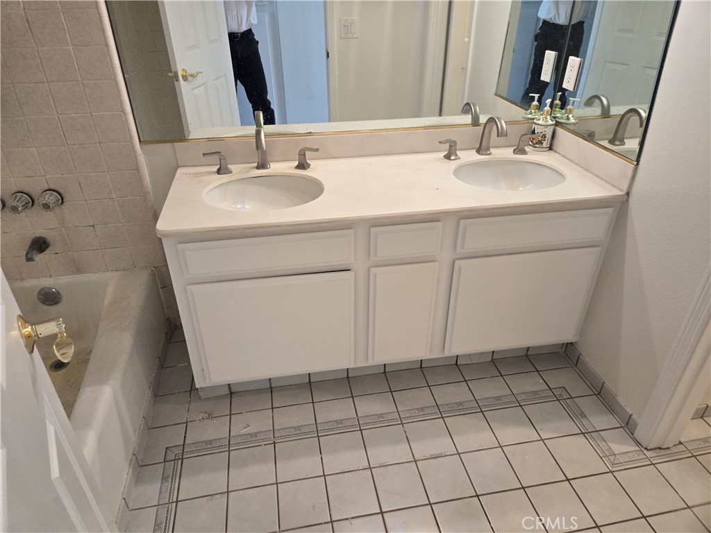 Del Lago (DL) - Residential Lease