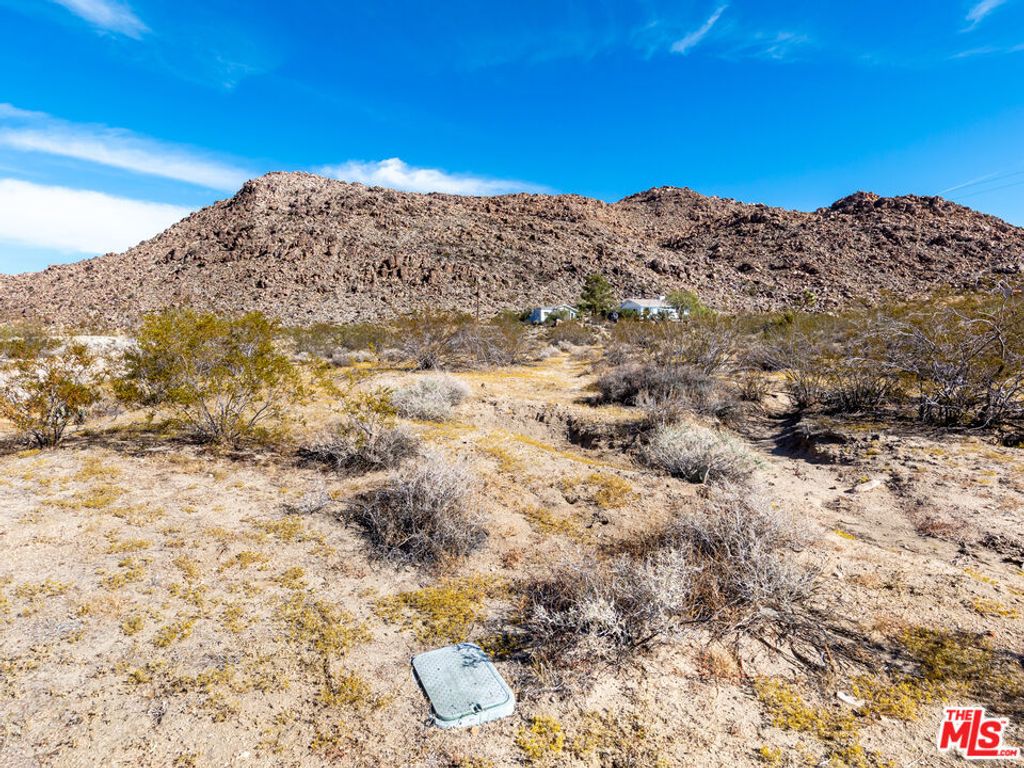 Photo of 0 Tortuga Road, Joshua Tree, CA 92252 (MLS # 25621883)
