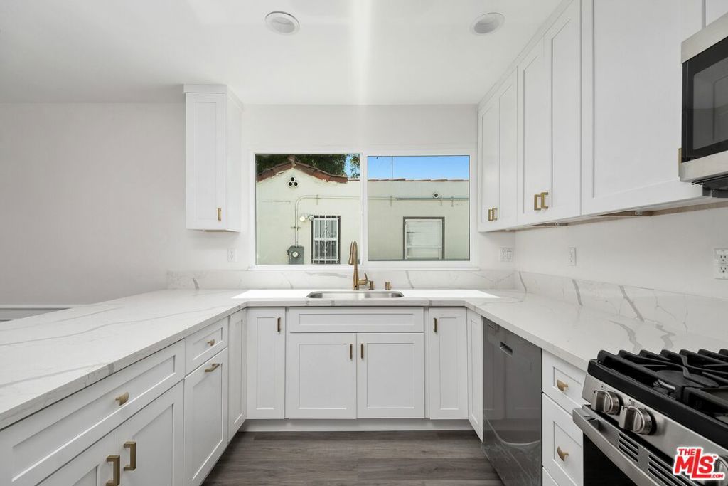 Photo of 8920 Cadillac Avenue, Los Angeles, CA 90034 (MLS # 25575601)