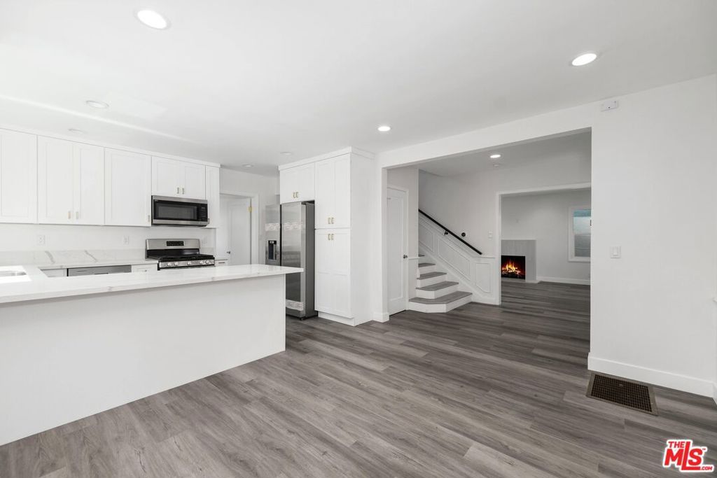 Photo of 8920 Cadillac Avenue, Los Angeles, CA 90034 (MLS # 25575601)