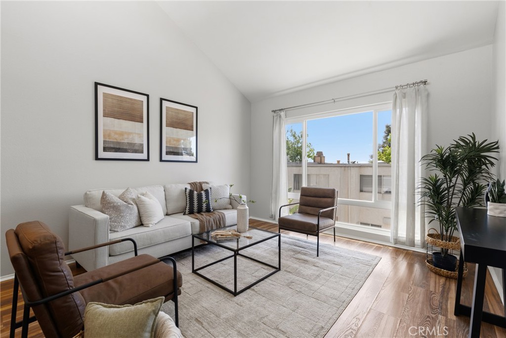 8034 Linda Vista 2Q