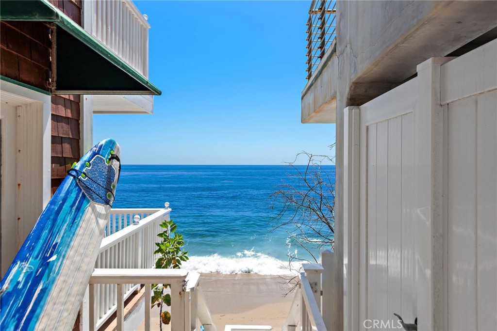 Experience the ultimate in coastal living with this stunning oceanfront/beachfront triplex in Laguna Village, offering private steps to the sand. This lower apartment has been fully remodeled and features beautiful ceramic tile that looks like hardwood throughout.
Enjoy a newer, beautiful kitchen with stainless steel appliances, including a refrigerator, dishwasher, electric stove, and microwave. The inviting dining area is just off the kitchen, with a cute little ocean view deck off the living room that has a table and chairs for relaxing and sunbathing.
The back bedroom is nice and quiet, with a comfortable queen bed, recessed lighting, and a ceiling fan. The bathroom features a glass-enclosed shower, dual sinks, and a separate toilet room.
Oak Street Beach is one of the best beaches in town for surfing, paddleboarding, and skimboarding. Enjoy the beautiful sandy beach, picturesque views, and tranquil atmosphere, yet still be close to surf activity and nature.
Located just one block off Coast Highway, this quiet location offers off-street parking for one car and shared free laundry. You'll be conveniently located near world-class galleries, shops, and dining options.
Note: Tenant to verify and measure square footage if factor of rental.
Book your stay now and experience the this beachfront oasis, where every detail has been carefully considered to provide a comfortable and unforgettable stay.
