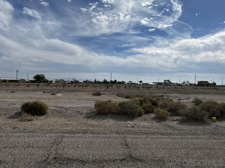 Build the home of your dreams with this incredible opportunity.  This 11,078 square foot lot is situated within the highly desirable location of Riviera Keys of Salton Sea! Right NEAR the water. Close to Sea View Elementary, West Shore Middle/High School.  Wonderful mountain & Lake views.