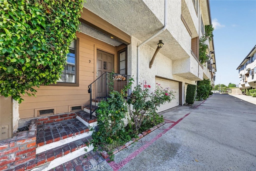 7650 Topanga Canyon Boulevard 9
