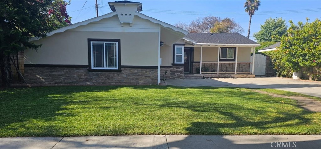 1043 W Orange Road