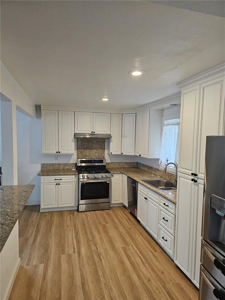1043 W Orange Road
