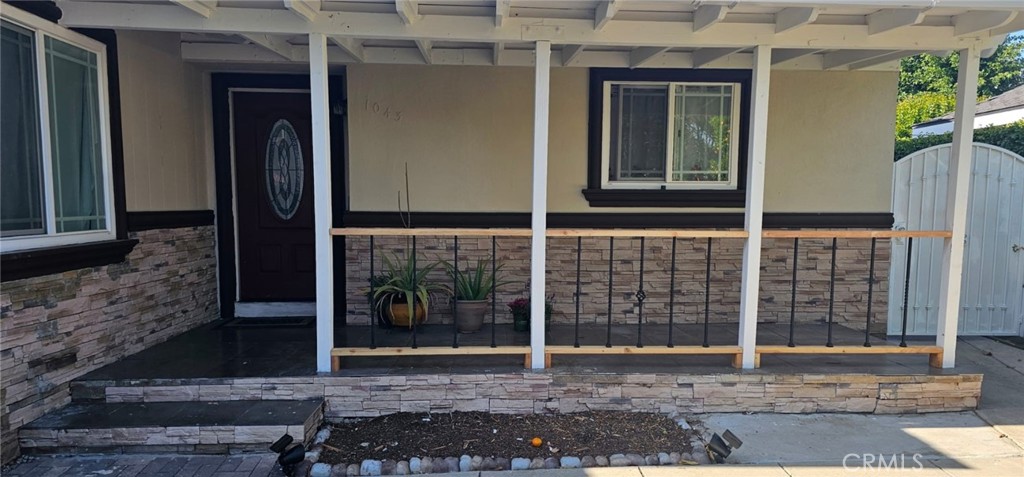 1043 W Orange Road