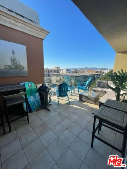 6400 Pacific Avenue 304