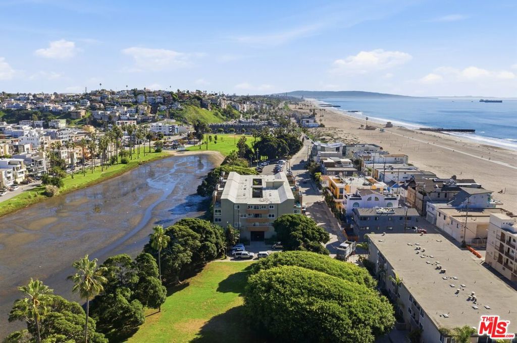 6400 Pacific Avenue 304