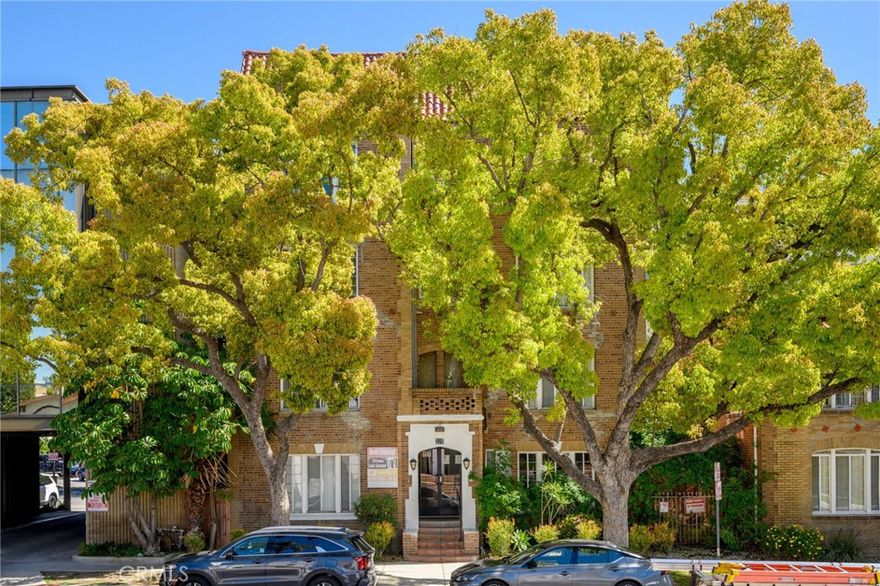 Front Unit * Studio / 1 Bathroom * 450sqft est. * Bright * Laminate Floors * Wall Heater * Community Laundry * Tenant Pays Power * Water & Gas Included * Street Parking * No Pets