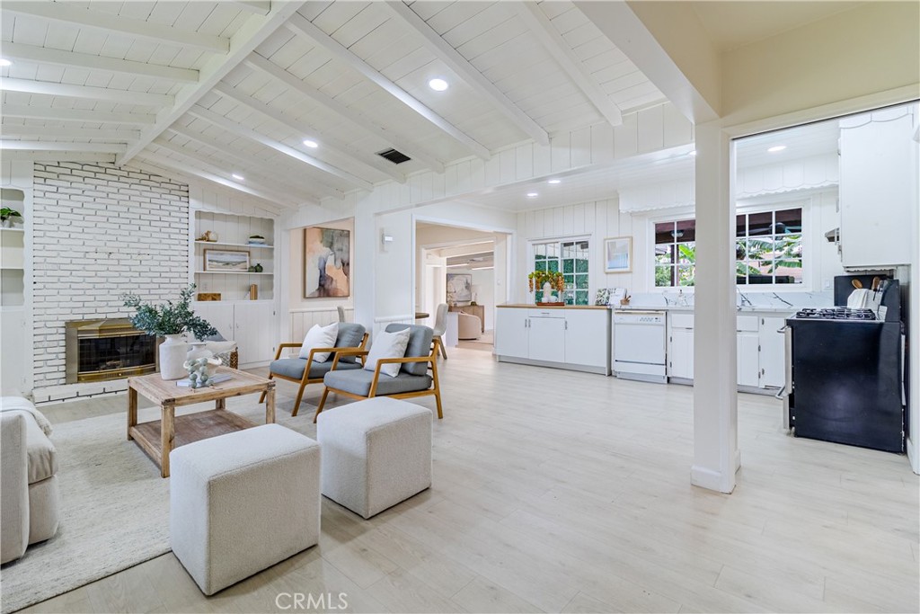 10018 La Rosa Drive