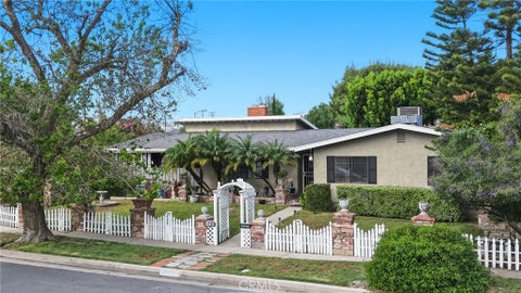 Photo of 20431 Payeras Street, Chatsworth, CA 91311 (MLS # SR26110939)