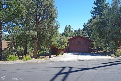 Photo of 15417 Acacia WAY, Pine Mountain Club, CA 93222 (MLS # SR26128521)