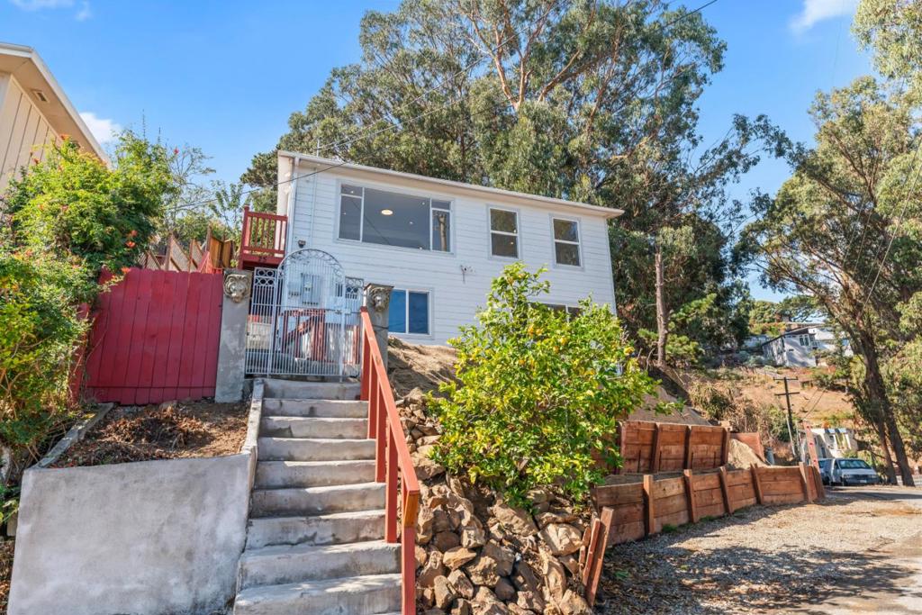 25 Gladys Avenue