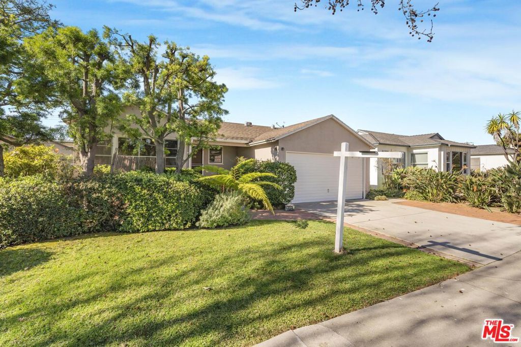 3173 S Bentley Avenue