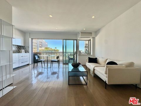 Photo of 999 N Doheny Drive #1005, West Hollywood, CA 90069 (MLS # 25628409)