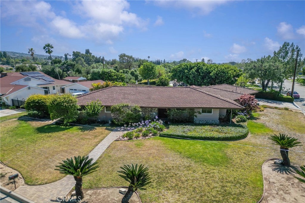 409 S La Serena DR