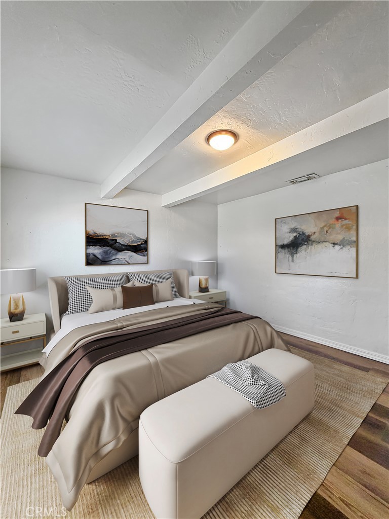 184 N Acacia
