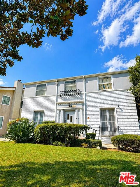 Photo of 849 3rd Avenue, Los Angeles, CA 90005 (MLS # 25600255)